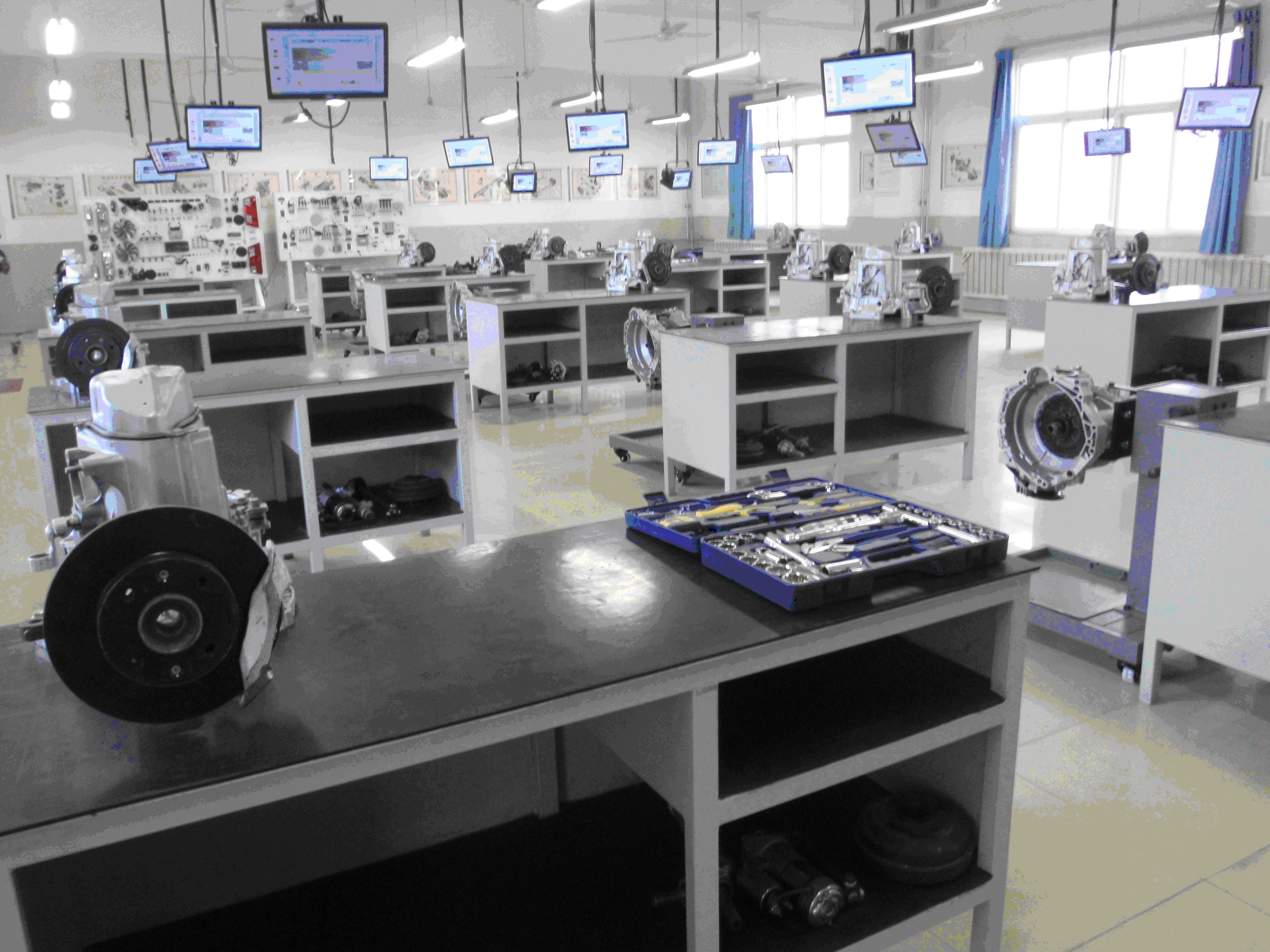 College of Automotive EngineeringHubei University of Automotive Technology