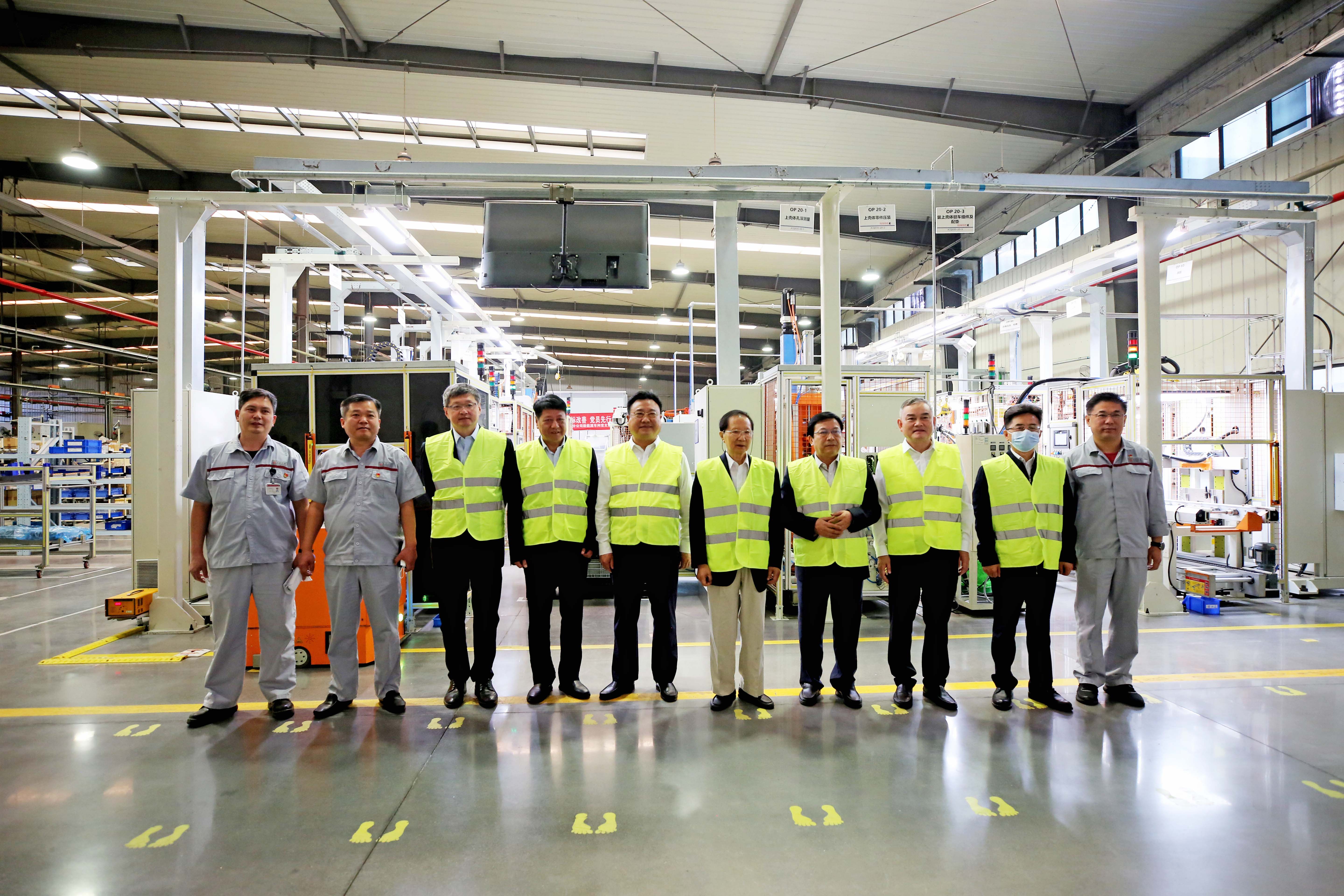 HUAT Leaders Meet with Former Director of National Second Automobile Workshop