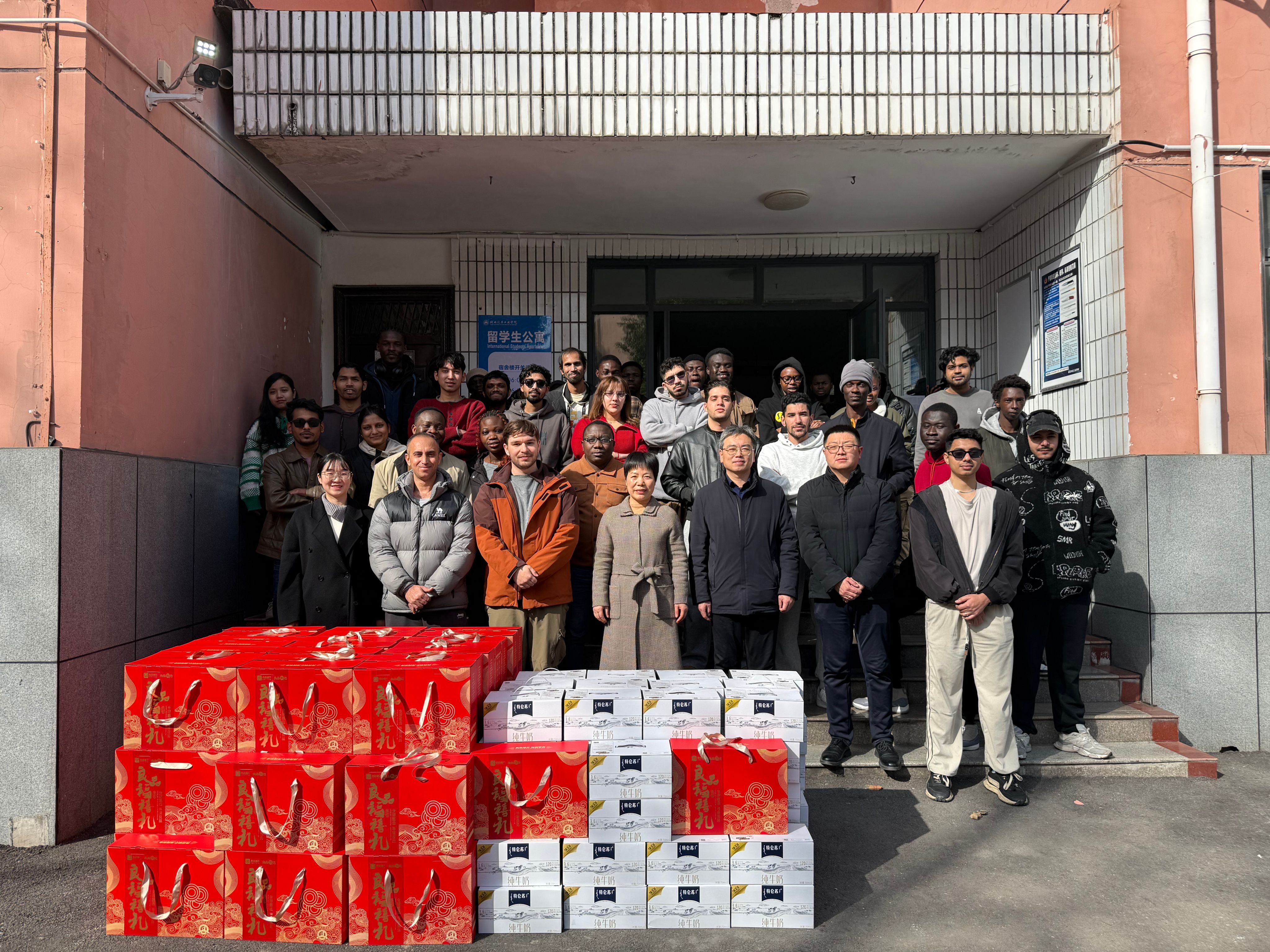 Warm Greetings for the New Year, Safe Guardianship for the Spring Festival