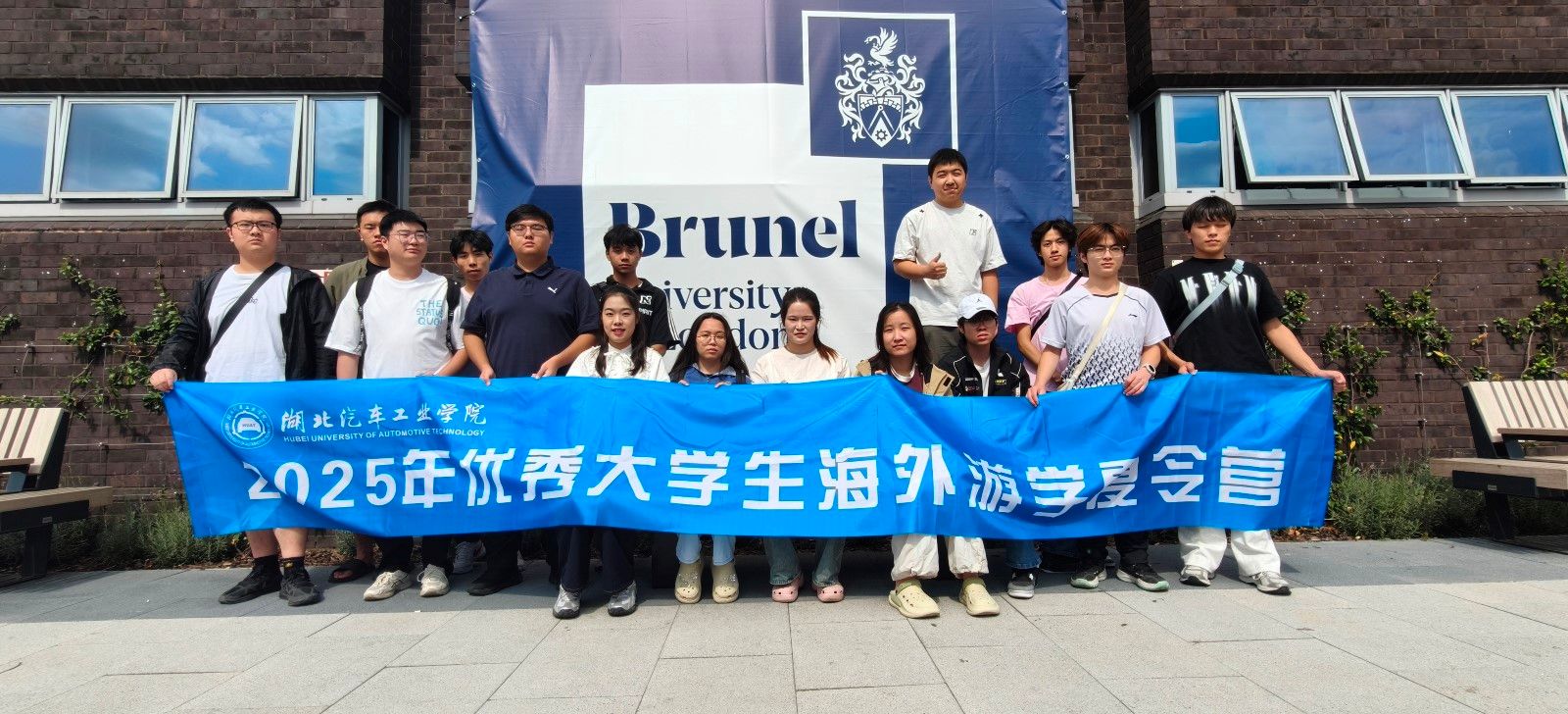 Fifteen Students from HUAT Successfully Completed the Overseas Tour Program and Returned to University